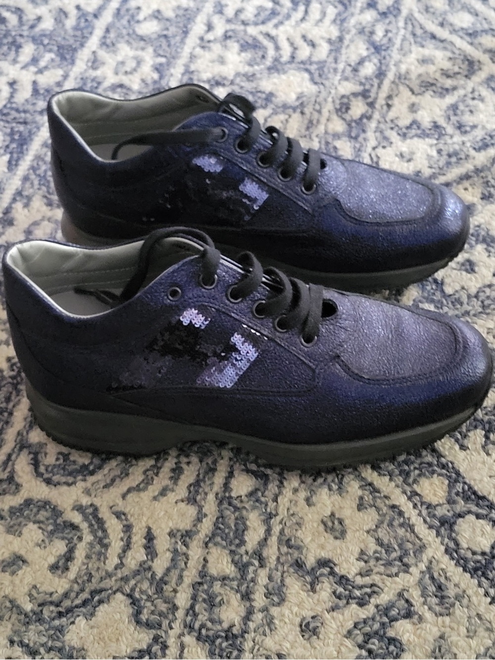 Women’s Hogan’s Interactive Navy Sequin Accent Casual Sneakers size 37 like new